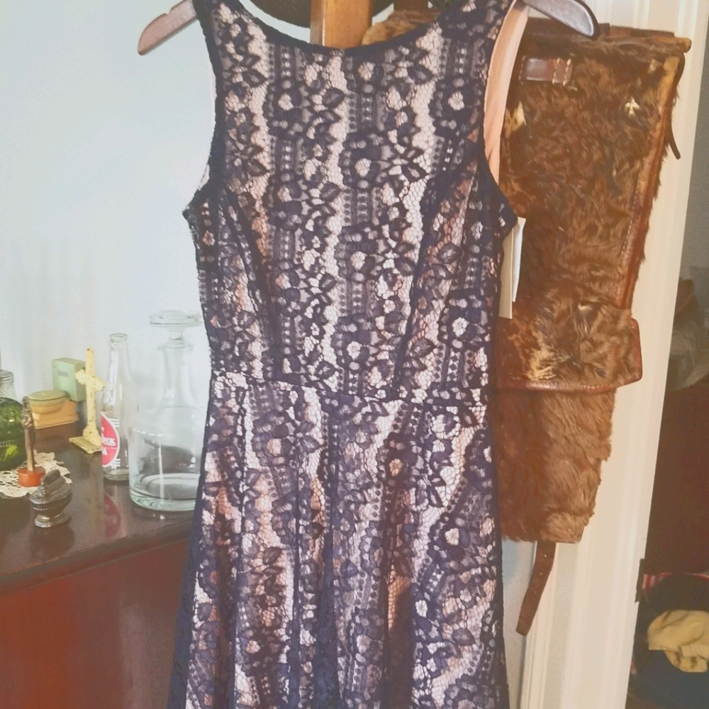 NWT SLEEVELESS MIDI DRESS PEEKABOO LACE